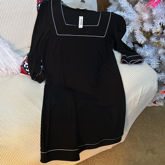NET Whbm Black dress with square neckline and flare sleeve - Picture 1 of 9